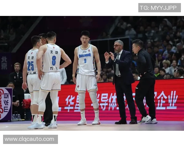 季后赛冲突升级球队核心与教练激烈争执引发关注