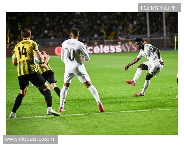 战术解析：皇马如何通过精妙布阵掌控比赛节奏并主宰场上局势